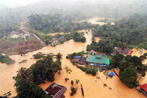 Hàng trăm nghìn người Malaysia phải sơ tán lũ lụt ảnh 1
